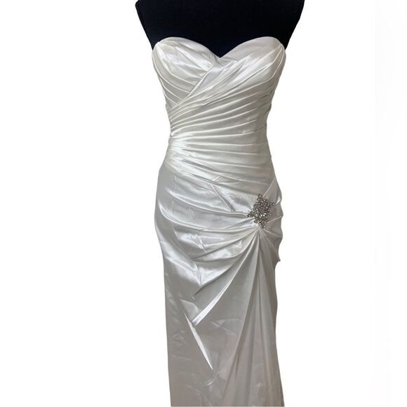 Cinderella Design Dresses & Skirts - NWT Cinderella Design satin a-line wedding dress size small